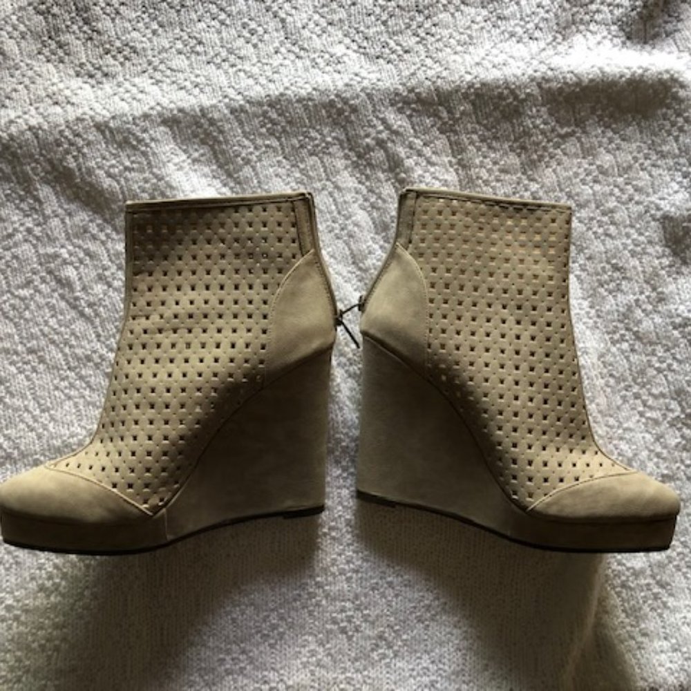Michael Angelo Bootie Shoes 9 - Ivory - New